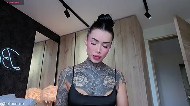 Snapshot of belllbonniie chatting on 05-12-26, 06:38 belllbonniie online show from 05-12-26, 06:38