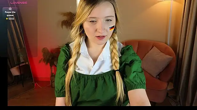 Snapshot of Milana_Key chatting on 09-23-25, 10:02 Milana Key online show from 09-23-25, 10:02