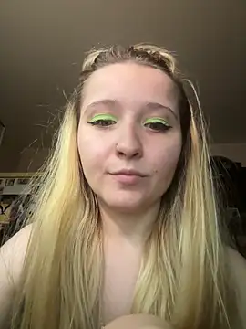 Snapshot of Milana_Key chatting on 10-15-25, 10:15 Milana Key online show from 10-15-25, 10:15