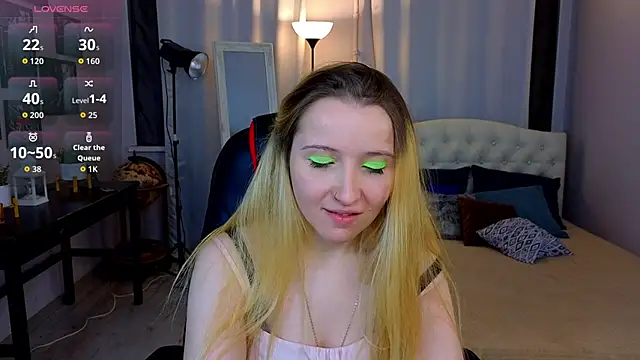 Snapshot of Milana_Key chatting on 10-17-25, 09:17 Milana Key online show from 10-17-25, 09:17