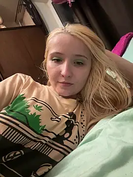 Snapshot of Milana_Key chatting on 11-04-25, 08:41 Milana Key online show from 11-04-25, 08:41