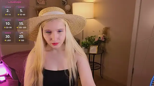 Snapshot of Milana_Key chatting on 11-28-25, 12:13 Milana Key online show from 11-28-25, 12:13