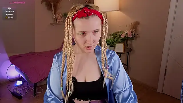 Snapshot of Milana_Key chatting on 12-04-25, 09:34 Milana Key online show from 12-04-25, 09:34