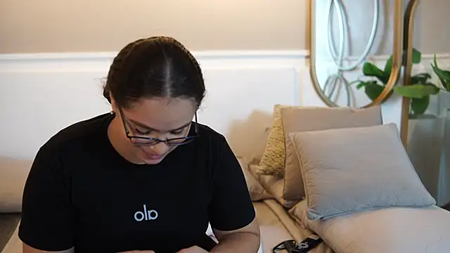 Tayler Kim online show from 09-19-25, 06:19