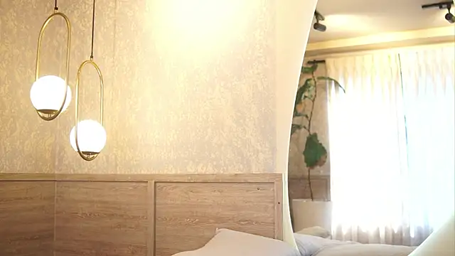 Tayler Kim online show from 10-31-25, 07:04