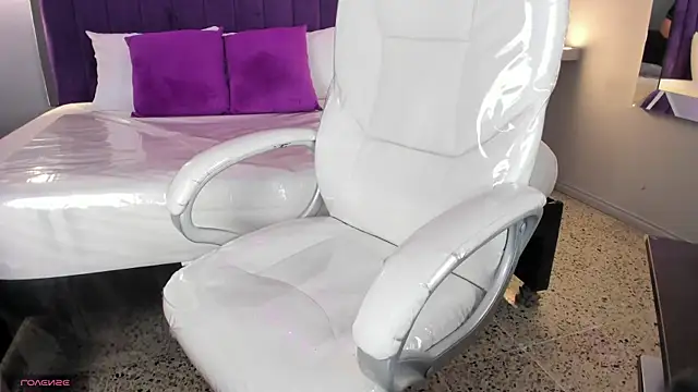 Miss Francheska online show from 03-17-26, 11:57