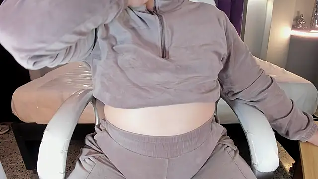 Miss Francheska online show from 04-20-26, 11:57