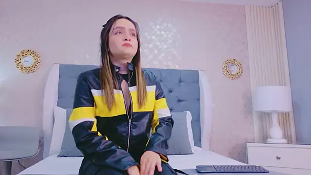 Snapshot of ZoeWilliis chatting on 06-19-26, 11:14 ZoeWilliis online show from 06-19-26, 11:14