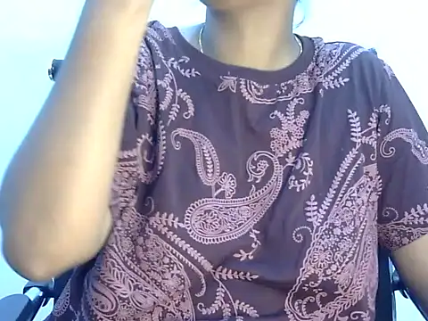 Snapshot of Hott_Noor chatting on 10-24-25, 05:20 Hott Noor online show from 10-24-25, 05:20