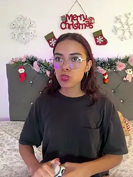 Im Lyan online show from 12-17-25, 03:18