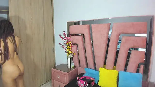 Snapshot of MaraKarly chatting on 09-20-25, 07:37 MaraKarly online show from 09-20-25, 07:37