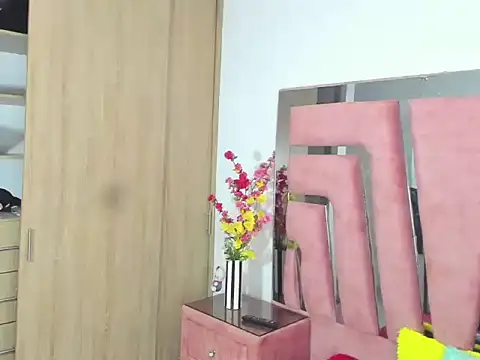 Snapshot of MaraKarly chatting on 10-20-25, 07:36 MaraKarly online show from 10-20-25, 07:36