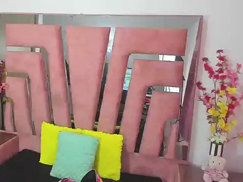 Snapshot of MaraKarly chatting on 11-09-25, 02:04 MaraKarly online show from 11-09-25, 02:04