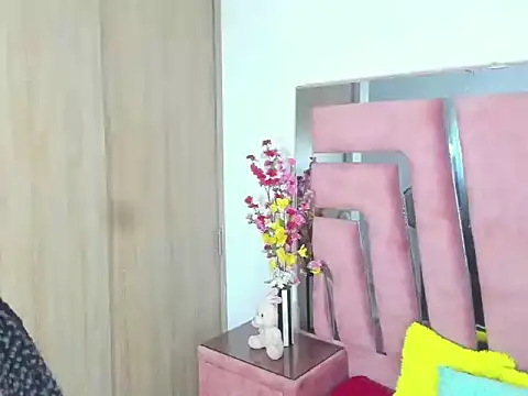 Snapshot of MaraKarly chatting on 11-13-25, 08:41 MaraKarly online show from 11-13-25, 08:41