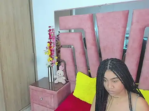 Snapshot of MaraKarly chatting on 11-16-25, 05:40 MaraKarly online show from 11-16-25, 05:40