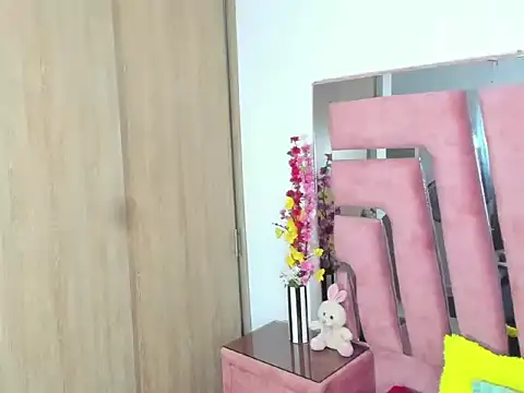 Snapshot of MaraKarly chatting on 11-18-25, 07:18 MaraKarly online show from 11-18-25, 07:18