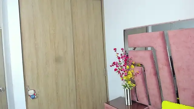 Snapshot of MaraKarly chatting on 11-24-25, 08:08 MaraKarly online show from 11-24-25, 08:08