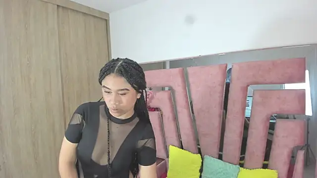 Snapshot of MaraKarly chatting on 11-29-25, 08:23 MaraKarly online show from 11-29-25, 08:23