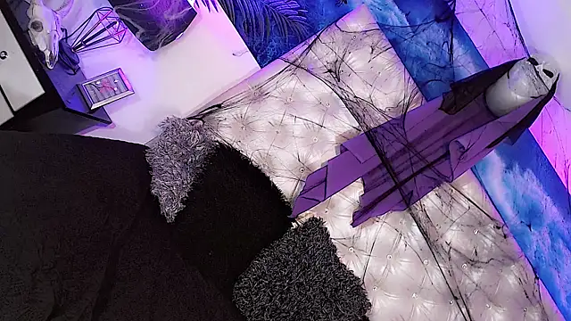 Snapshot of Valeria_Swett_ chatting on 10-25-25, 10:15 Valeria Swett online show from 10-25-25, 10:15