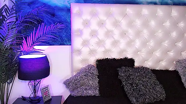 Snapshot of Valeria_Swett_ chatting on 11-14-25, 12:31 Valeria Swett online show from 11-14-25, 12:31