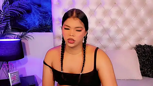 Snapshot of Valeria_Swett_ chatting on 05-18-26, 08:25 Valeria Swett online show from 05-18-26, 08:25