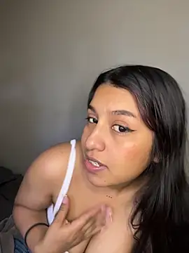  Chloe Smith online show from 10-04-25, 01:09