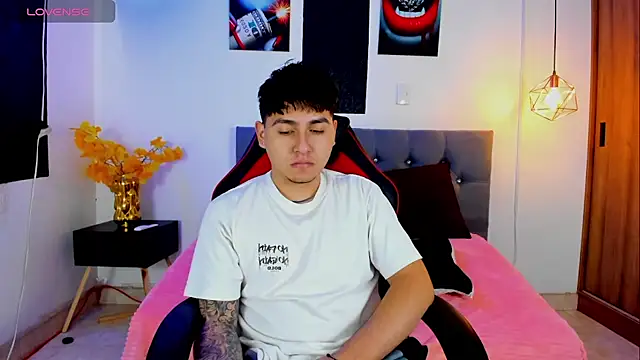 Nicolas James Sc online show from 11-25-25, 02:28