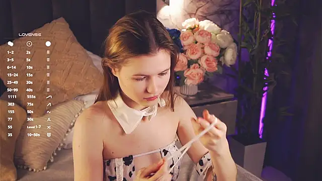 LynHillaire online show from 04-23-26, 01:02