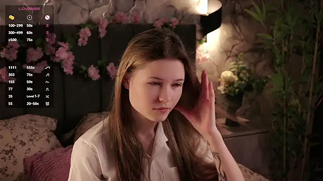 Snapshot of LynHillaire chatting on 06-03-26, 12:19 LynHillaire online show from 06-03-26, 12:19