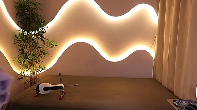 Snapshot of Mystic_blue chatting on 10-08-25, 12:47 Mystic blue online show from 10-08-25, 12:47