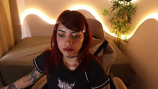 Snapshot of Mystic_blue chatting on 10-18-25, 12:39 Mystic blue online show from 10-18-25, 12:39