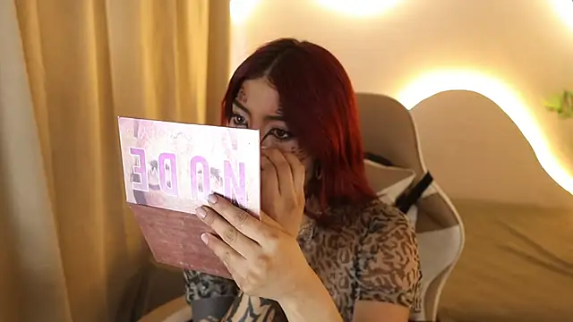 Snapshot of Mystic_blue chatting on 10-21-25, 12:39 Mystic blue online show from 10-21-25, 12:39