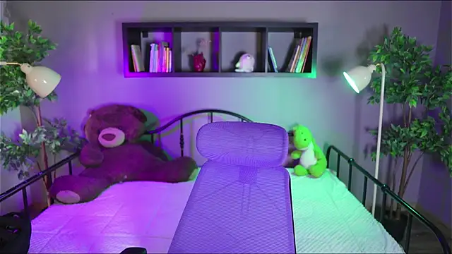 Mystic blue online show from 04-28-26, 02:11