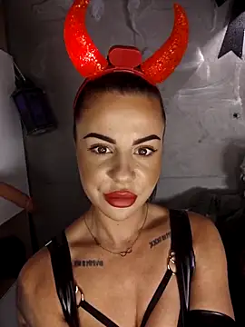 Snapshot of BabyFaceMia chatting on 10-28-25, 04:09 BabyFaceMia online show from 10-28-25, 04:09