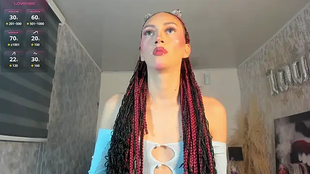 Snapshot of V_suckscock chatting on 10-22-25, 01:11 V suckscock online show from 10-22-25, 01:11