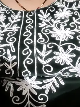 Snapshot of rekha_09 chatting on 12-17-25, 06:25 rekha 09 online show from 12-17-25, 06:25