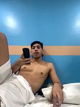 Snapshot of Andres-Andrea1922 chatting on 09-09-25, 10:42 Andres-Andrea1922 online show from 09-09-25, 10:42