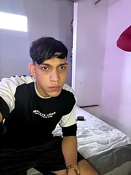 Snapshot of Andres-Andrea1922 chatting on 11-28-25, 09:28 Andres-Andrea1922 online show from 11-28-25, 09:28