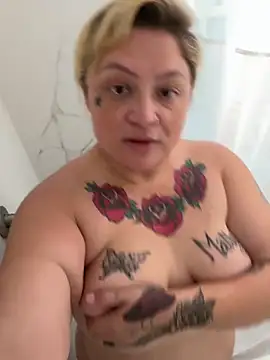 Snapshot of bbwbubbles77 chatting on 12-22-25, 04:20 bbwbubbles77 online show from 12-22-25, 04:20