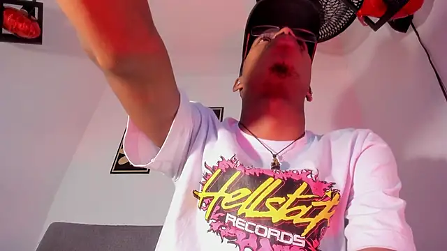 criss zuri online show from 04-23-26, 03:25