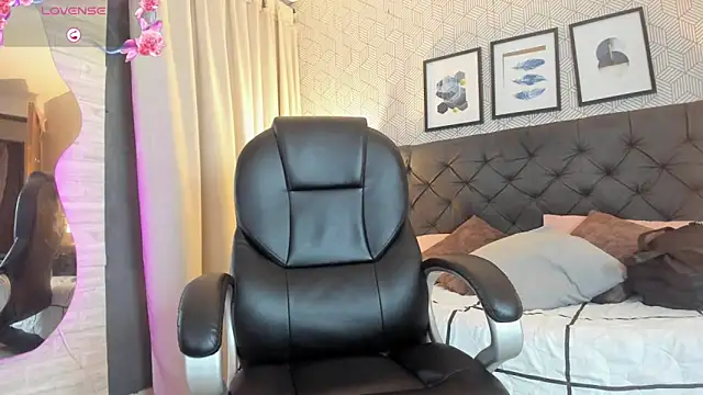 sophie  blare online show from 09-27-25, 08:03