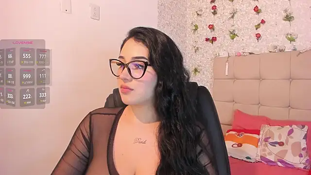 Snapshot of Scarlett_Hot7 chatting on 09-19-25, 04:14 Scarlett Hot7 online show from 09-19-25, 04:14