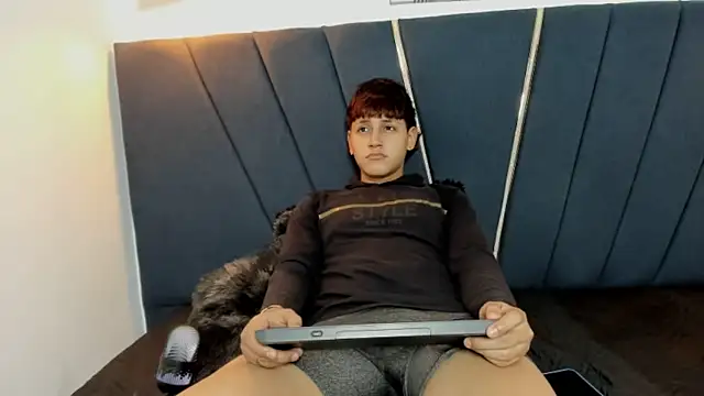 zeusapollofuck online show from 09-30-25, 08:14