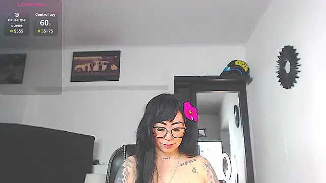 Vicky hotmilf online show from 03-12-26, 11:16