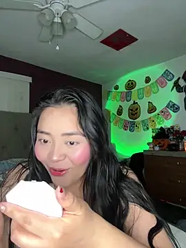 Snapshot of MyHoneyFrida chatting on 10-20-25, 03:40 MyHoneyFrida online show from 10-20-25, 03:40