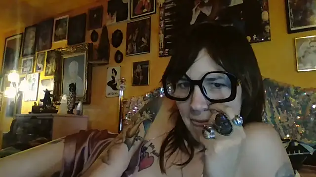 pinkmoonboots online show from 09-15-25, 04:29