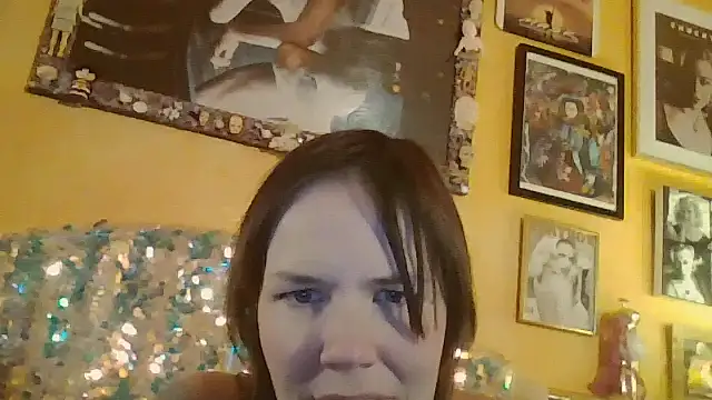 pinkmoonboots online show from 10-28-25, 03:21