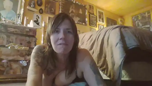 pinkmoonboots online show from 11-11-25, 09:04