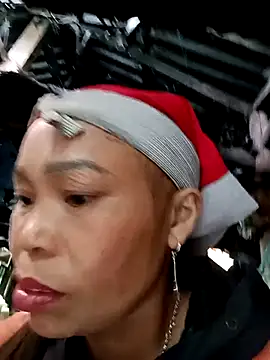 Snapshot of kihi-yo chatting on 11-12-25, 01:17 kihi-yo online show from 11-12-25, 01:17