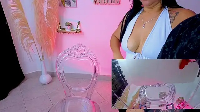 VioletaMedusa online show from 10-17-25, 02:08